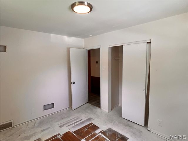 10501 Lilac Avenue, St Louis, MO 63137