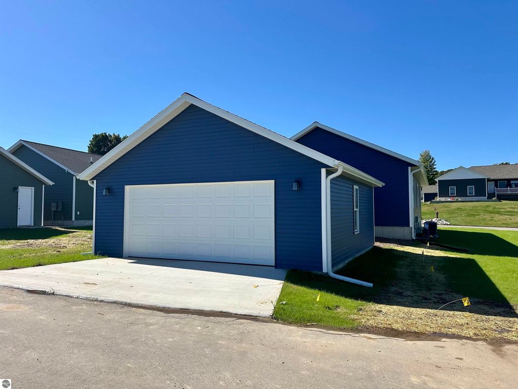 Image 5 of property listing at 1302 Umber Drive, Traverse City, MI 49696