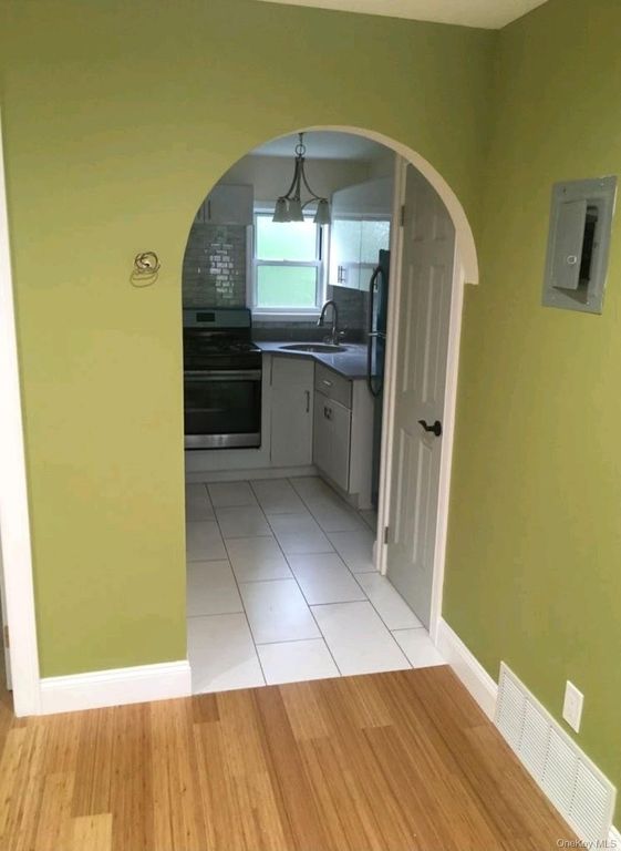 1281 E 223rd Street, Bronx, NY 10466 — photo 2