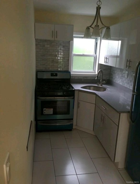 1281 E 223rd Street, Bronx, NY 10466 — photo 4
