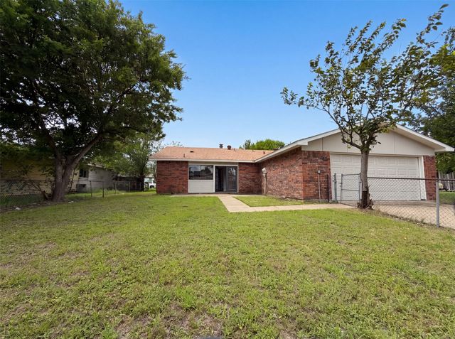 1906 Stockton Trail, Grand Prairie, TX 75052
