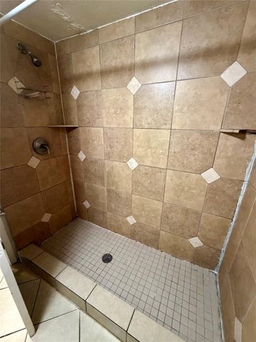 109 Seminole DR, Smithville, TX 78957