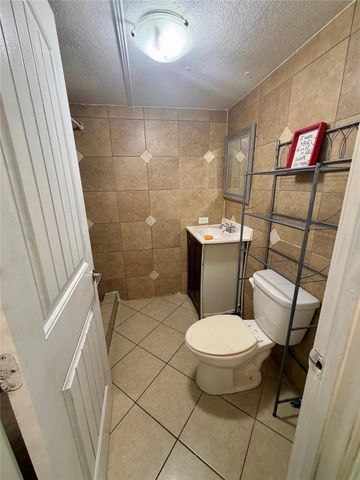 109 Seminole DR, Smithville, TX 78957