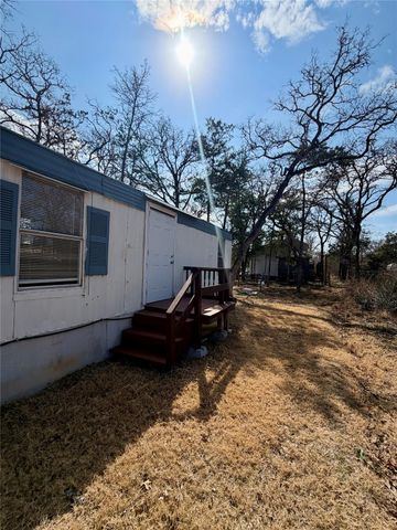 109 Seminole DR, Smithville, TX 78957