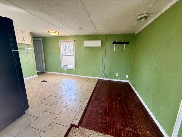 109 Seminole DR, Smithville, TX 78957