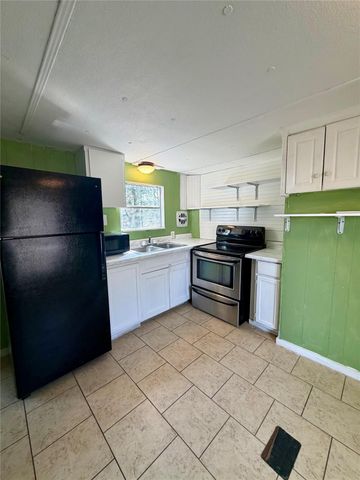 109 Seminole DR, Smithville, TX 78957