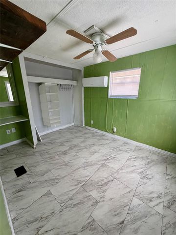 109 Seminole DR, Smithville, TX 78957