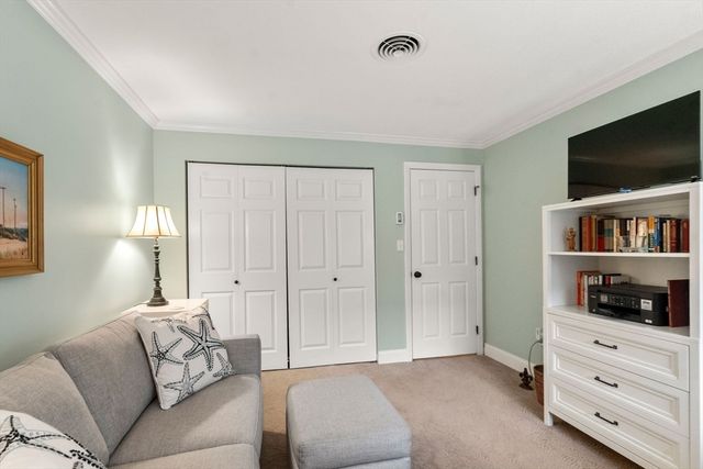 1206 Greendale Ave 214, Needham, MA 02492