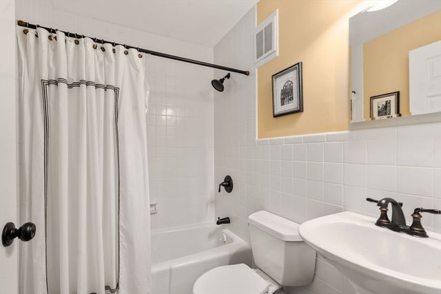 1206 Greendale Ave 214, Needham, MA 02492