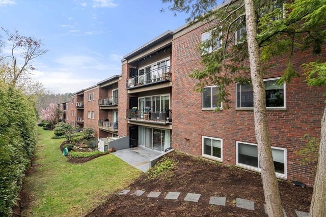 1206 Greendale Ave 214, Needham, MA 02492