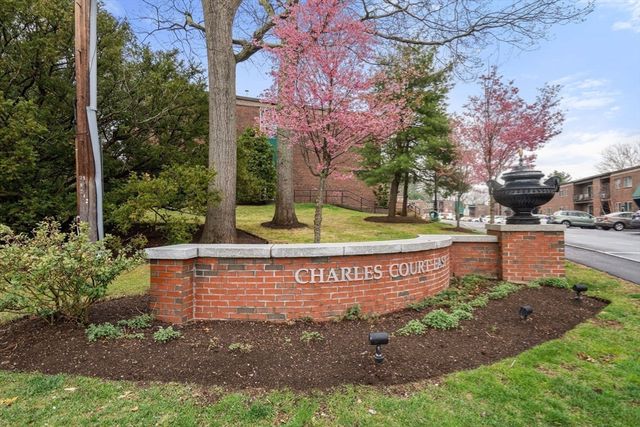 1206 Greendale Ave 214, Needham, MA 02492