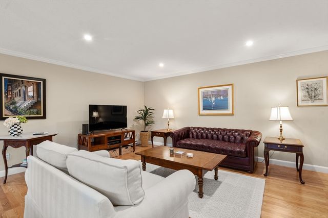 1206 Greendale Ave 214, Needham, MA 02492