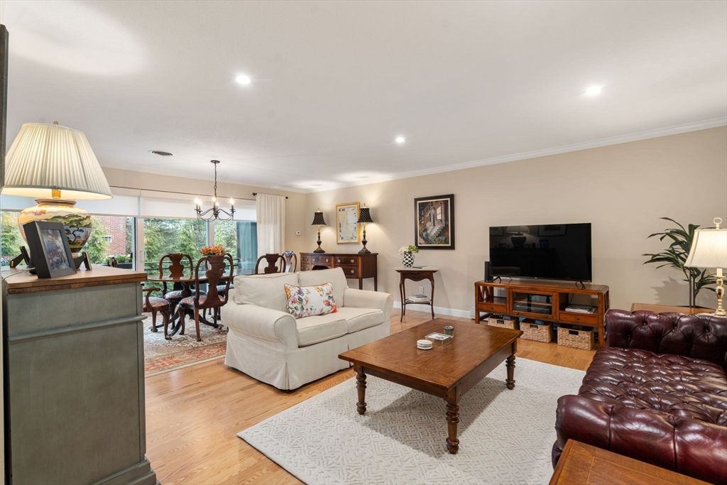 1206 Greendale Ave 214, Needham, MA 02492