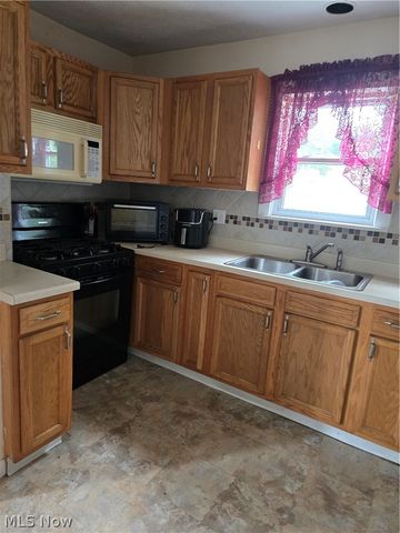 490 Tompkins Avenue, Akron, OH 44305