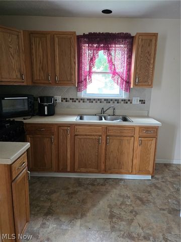 490 Tompkins Avenue, Akron, OH 44305