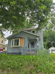 490 Tompkins Avenue, Akron, OH 44305