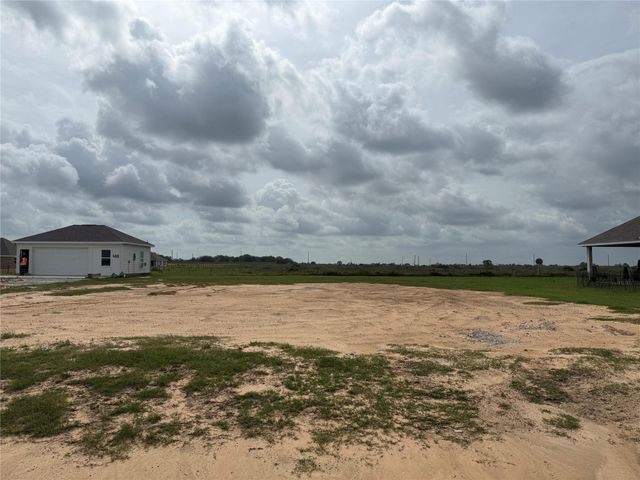 402 Cane Crossing Lake Drive, Sealy, TX 77474