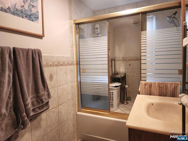 24 Roseland Avenue, Wanaque, NJ 07420