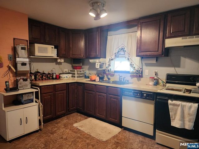 24 Roseland Avenue, Wanaque, NJ 07420