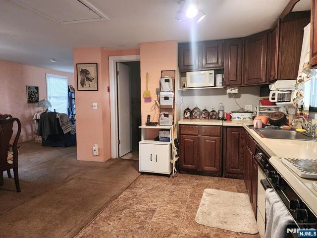 24 Roseland Avenue, Wanaque, NJ 07420