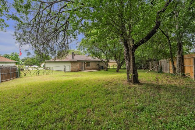 5721 Corral Court, Haltom City, TX 76148