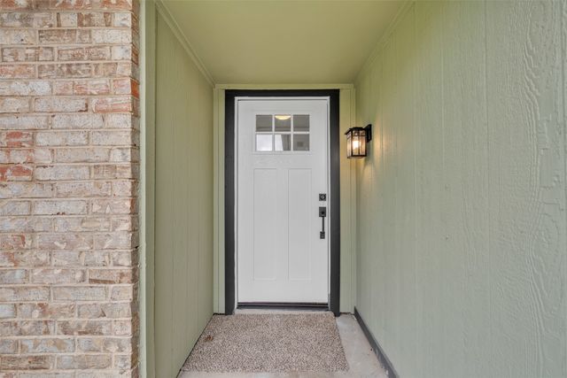 5721 Corral Court, Haltom City, TX 76148