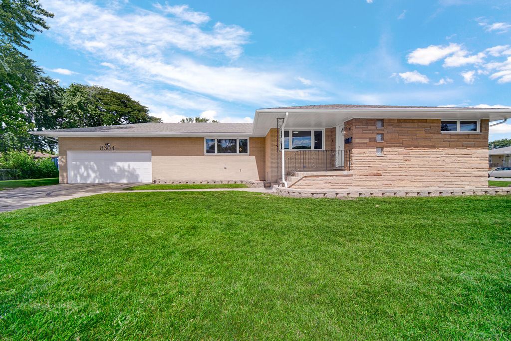 8304 Monroe Avenue, Munster, IN 46321