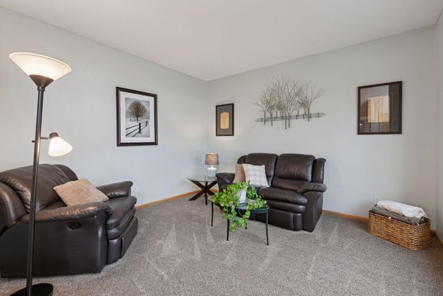 17771 Hollybrook Trail, Lakeville, MN 55044