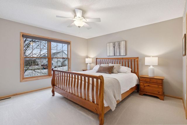 17771 Hollybrook Trail, Lakeville, MN 55044