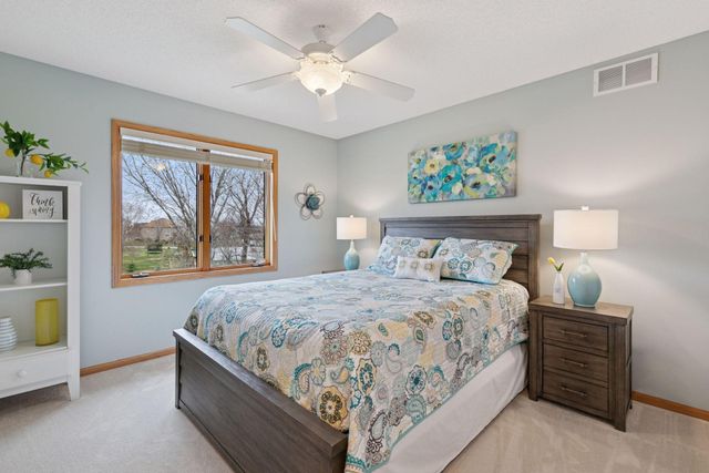 17771 Hollybrook Trail, Lakeville, MN 55044