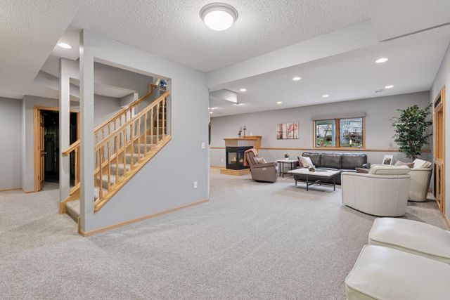 17771 Hollybrook Trail, Lakeville, MN 55044