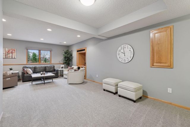 17771 Hollybrook Trail, Lakeville, MN 55044