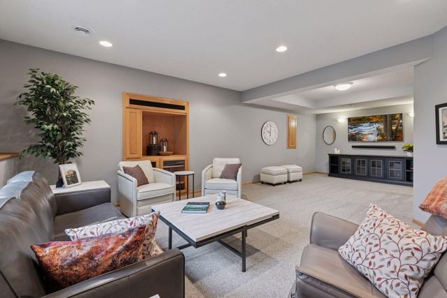 17771 Hollybrook Trail, Lakeville, MN 55044