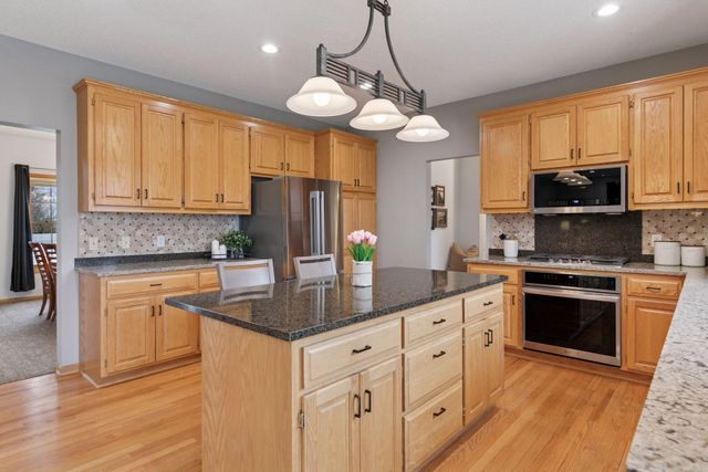 17771 Hollybrook Trail, Lakeville, MN 55044