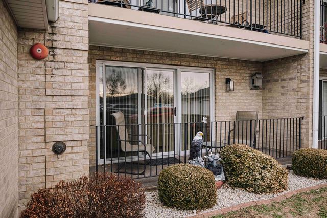 8836 Amelia Court 1B, Justice, IL 60458