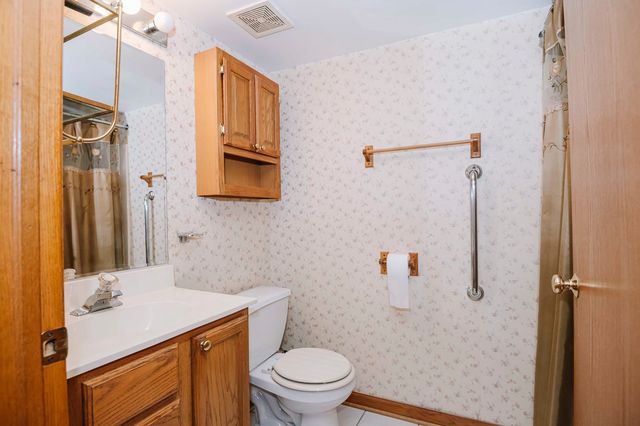 8836 Amelia Court 1B, Justice, IL 60458