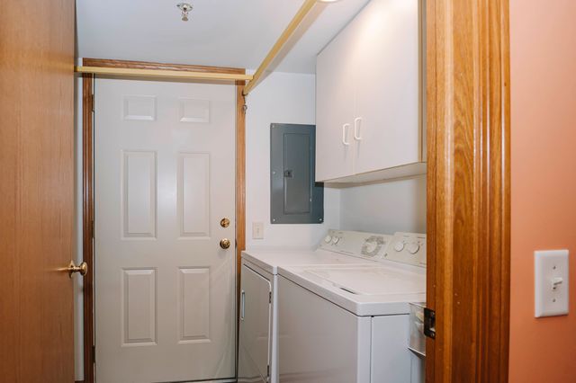 8836 Amelia Court 1B, Justice, IL 60458