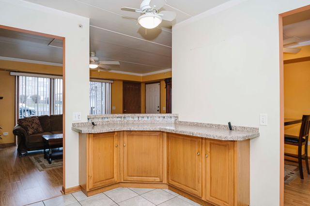 8836 Amelia Court 1B, Justice, IL 60458