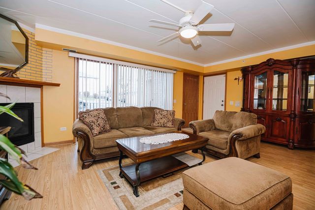 8836 Amelia Court 1B, Justice, IL 60458