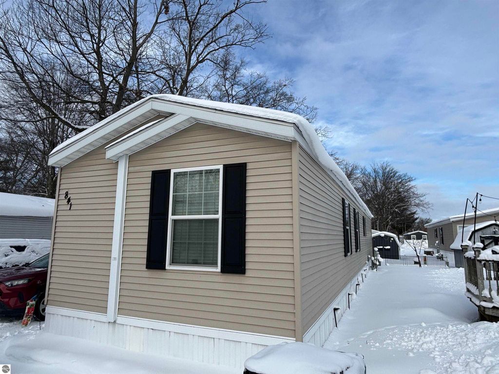Image 1 of property listing at 841 Shady Lane, Traverse City, MI 49686