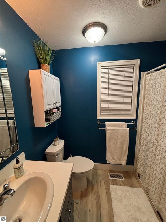 Image 13 of property listing at 841 Shady Lane, Traverse City, MI 49686