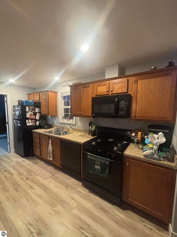 Image 4 of property listing at 841 Shady Lane, Traverse City, MI 49686