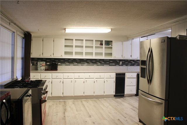 110 Crockett Street, Port Lavaca, TX 77979