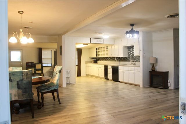 110 Crockett Street, Port Lavaca, TX 77979