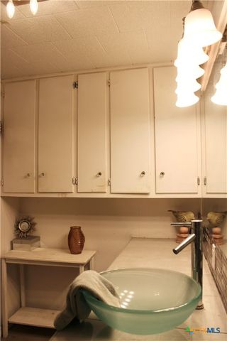 110 Crockett Street, Port Lavaca, TX 77979