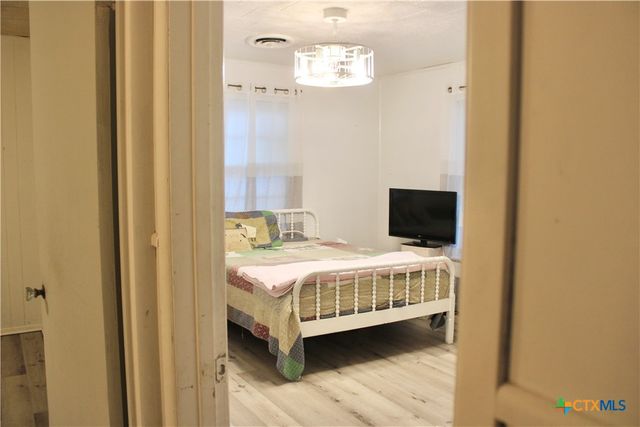 110 Crockett Street, Port Lavaca, TX 77979