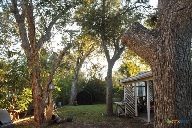 110 Crockett Street, Port Lavaca, TX 77979