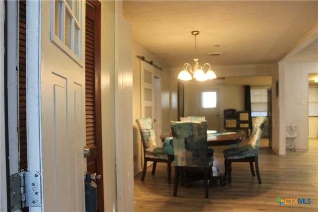 110 Crockett Street, Port Lavaca, TX 77979