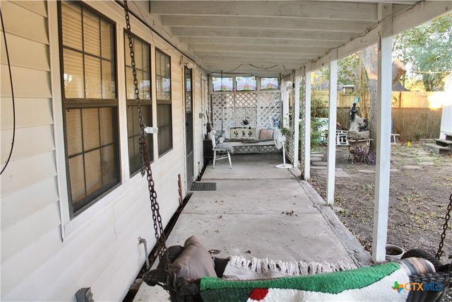 110 Crockett Street, Port Lavaca, TX 77979