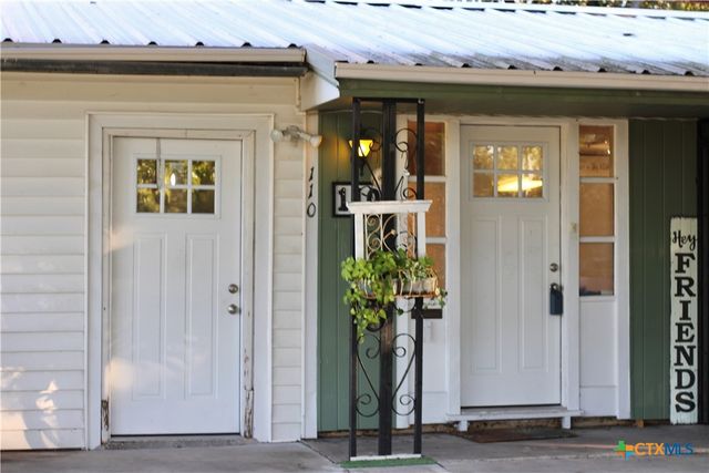 110 Crockett Street, Port Lavaca, TX 77979